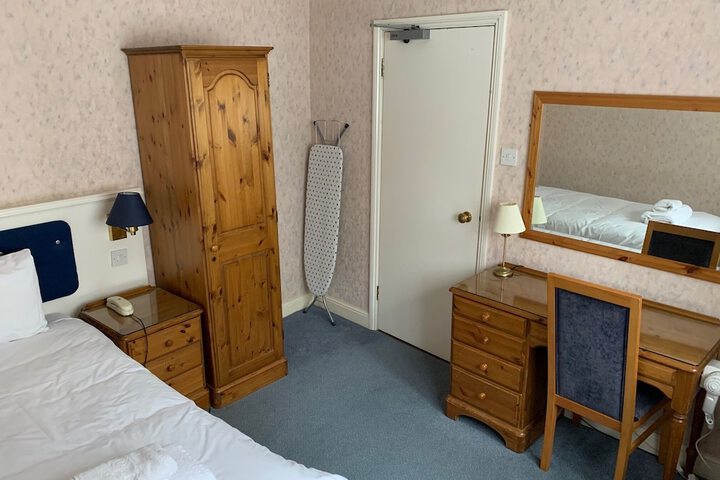 Room 5 of 27