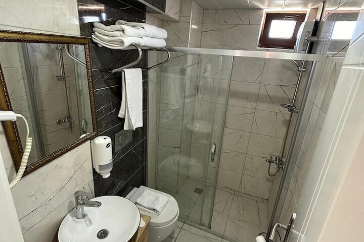 Room 12 of 20