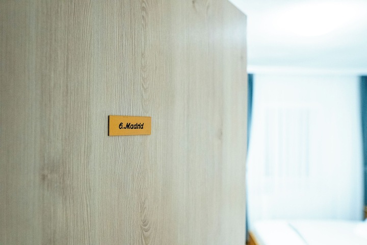 Room 14 of 126