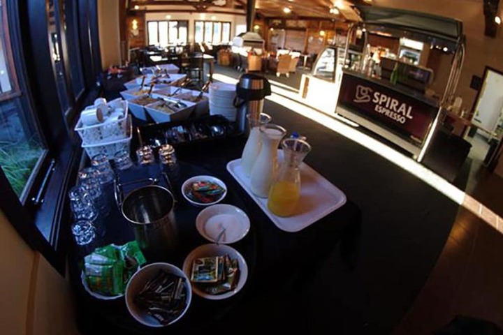 Breakfast/Coffee Service 26 of 40