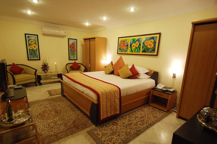 Room 3 of 39