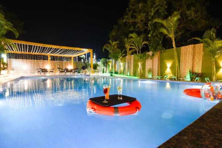 Pool 5 of 8
