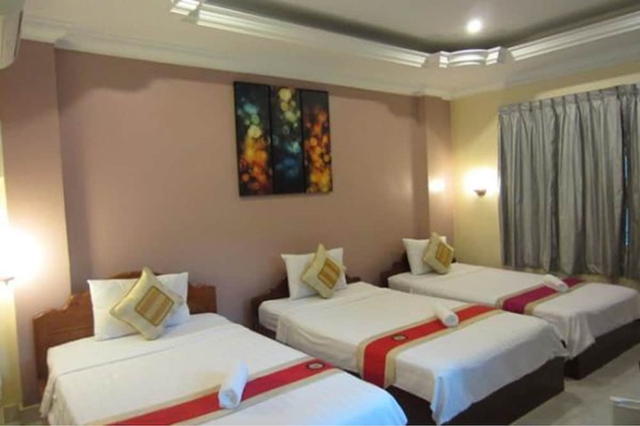 Room 6 of 53