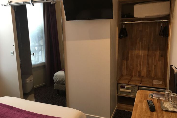 Room 20 of 64