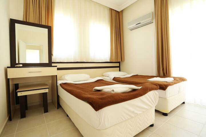 Room 5 of 13