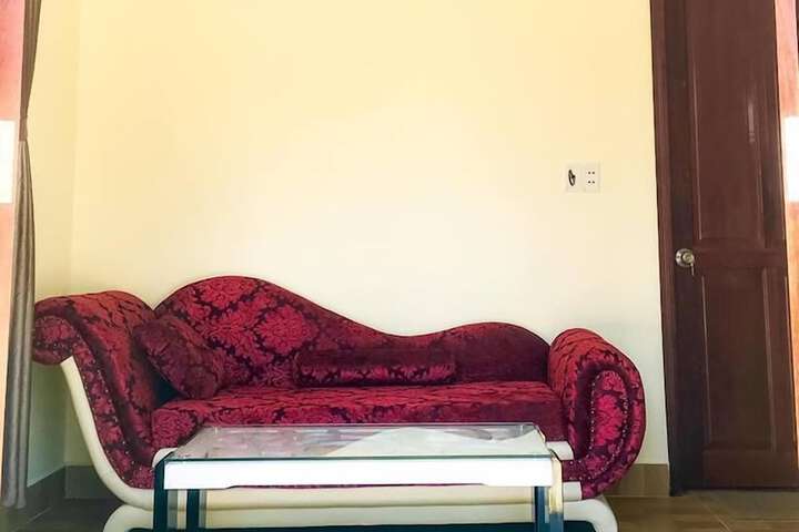 Room 9 of 37