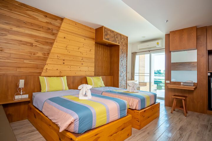 Room 2 of 82