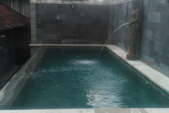 Hotel Pool