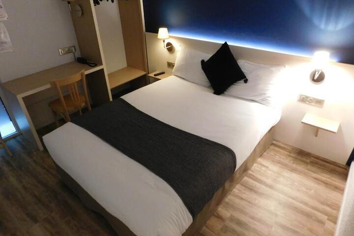Room 14 of 33