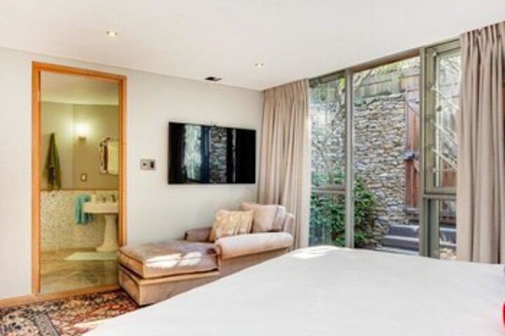 Room 3 of 7