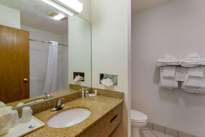 2 Double Beds (4 of 8)