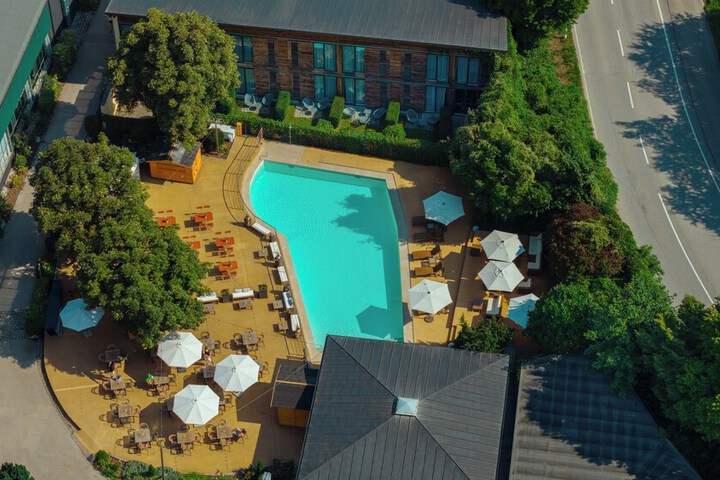 Sundeck 26 of 28