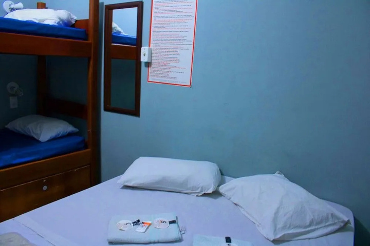 Room 4 of 8