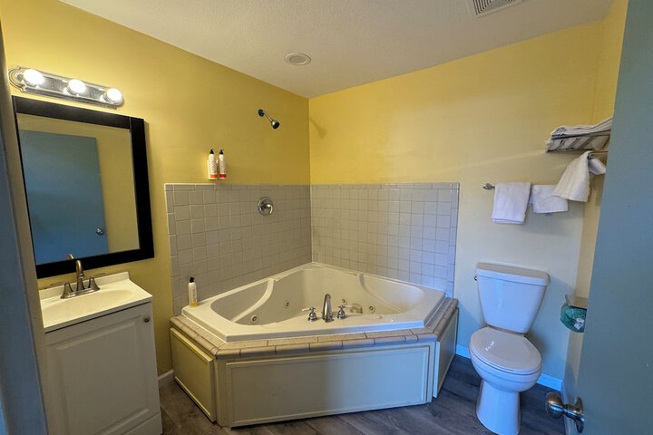 Room 9 of 10