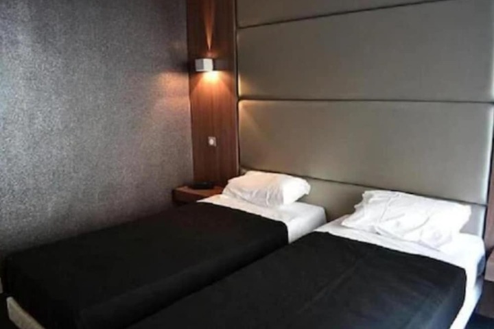 Room 5 of 35