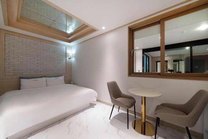 Room 56 of 74