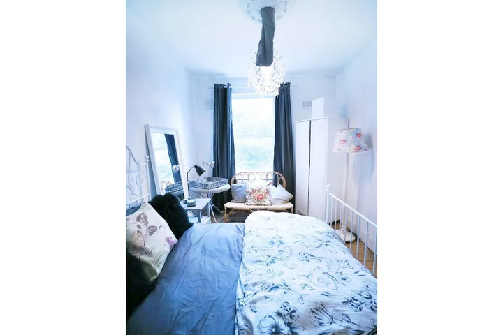 Room 4 of 17