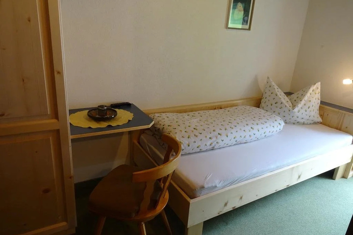 Room 5 of 11