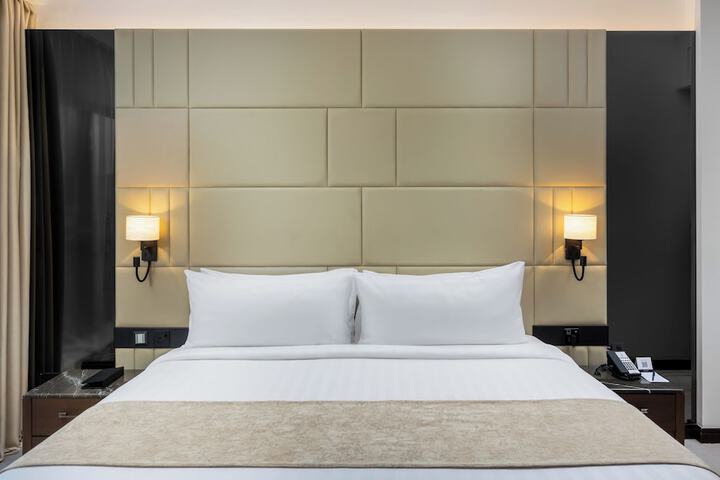 Room 6 of 19