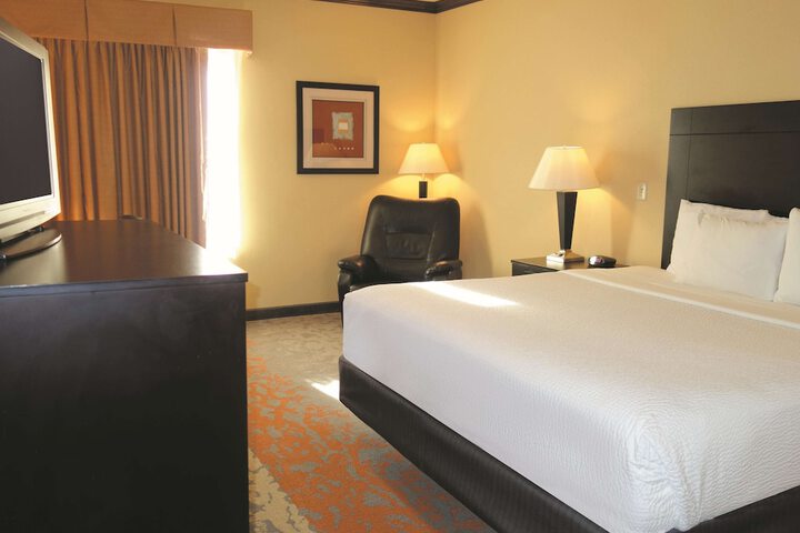 1 King Bed (1 of 26)