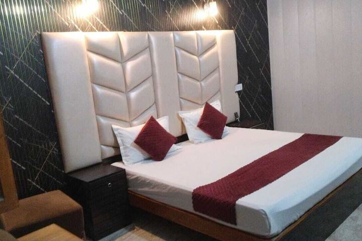 Room 2 of 7