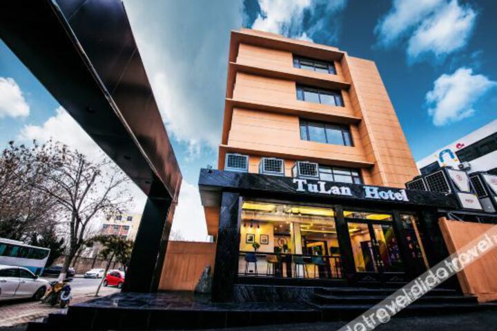 Hotel 7 of 30