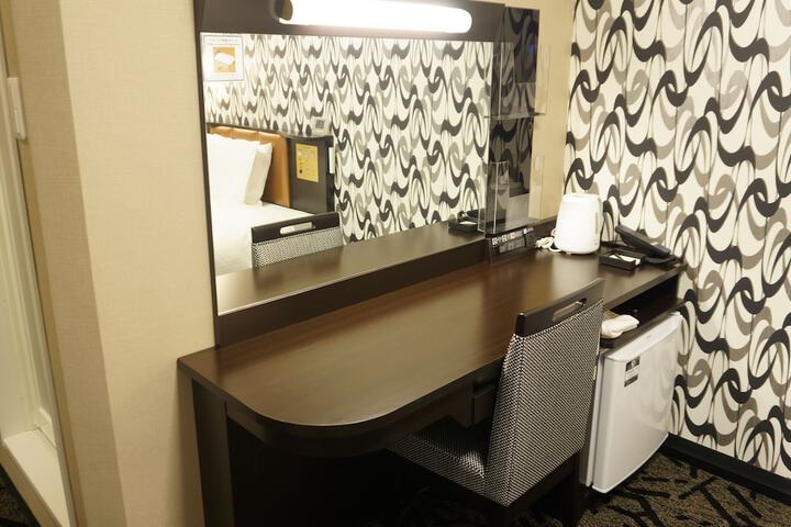 Room 15 of 37