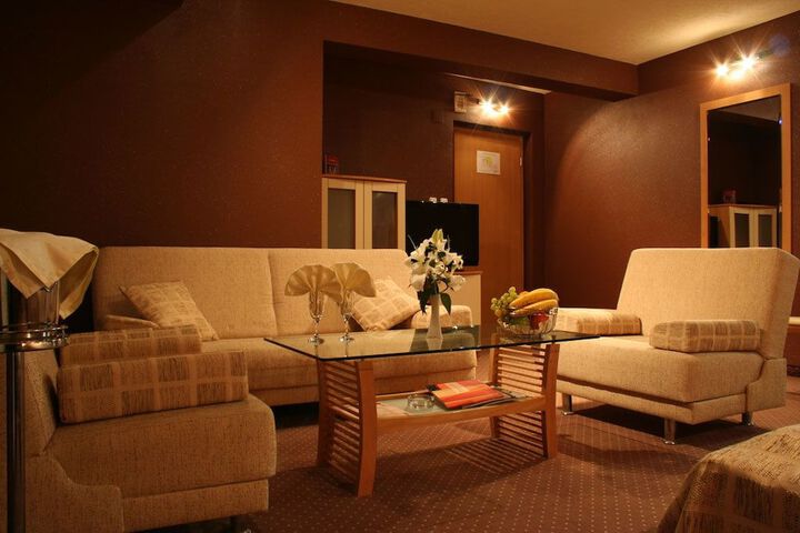 Room 15 of 38