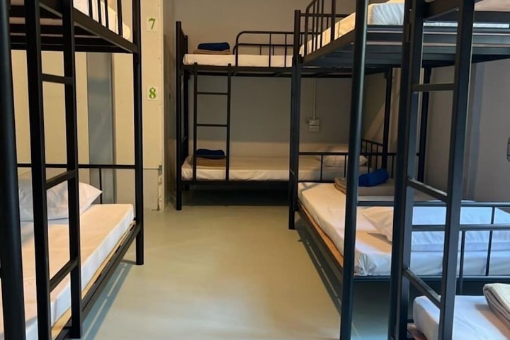 Room 12 of 25