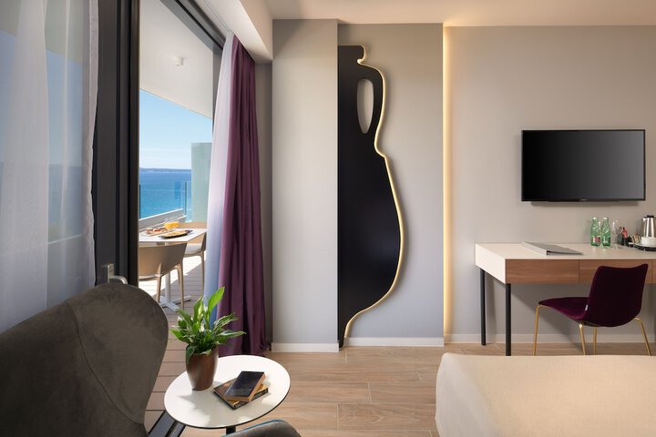 Room 41 of 106