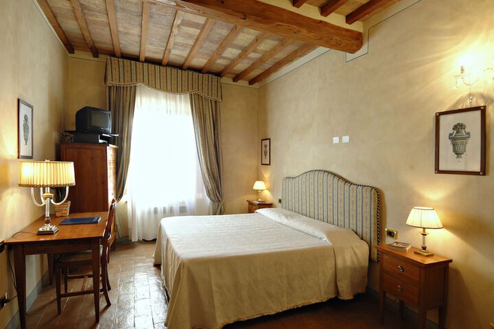 Room 8 of 37