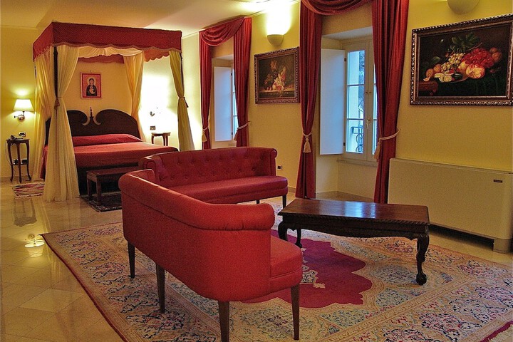 Room 8 of 19