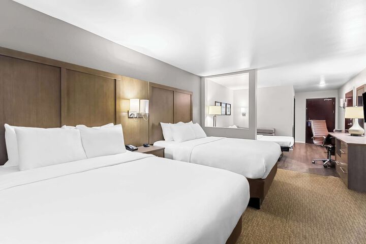 Suite 2 Queen Beds (18 of 26)