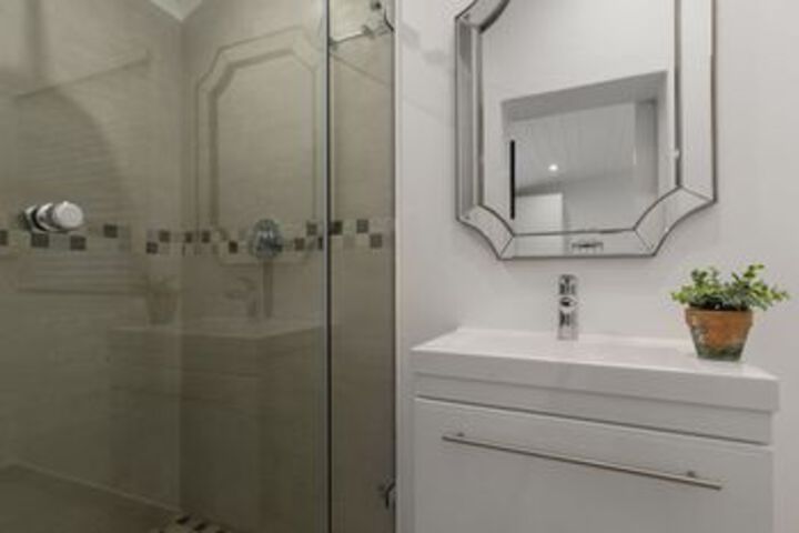 Room 14 of 211