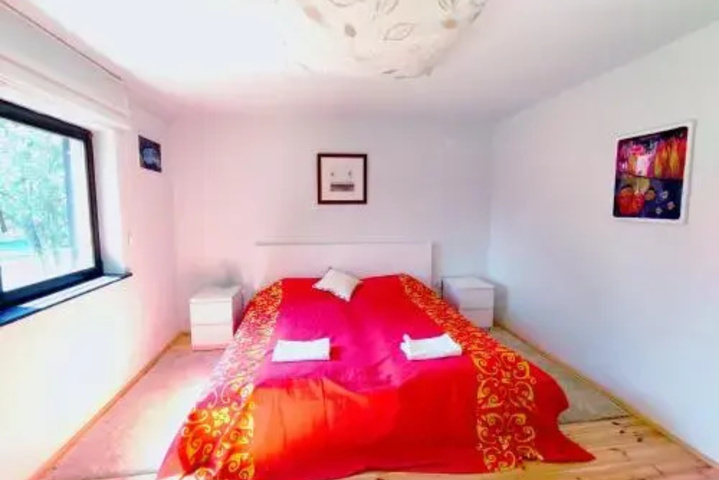 Room 2 of 19