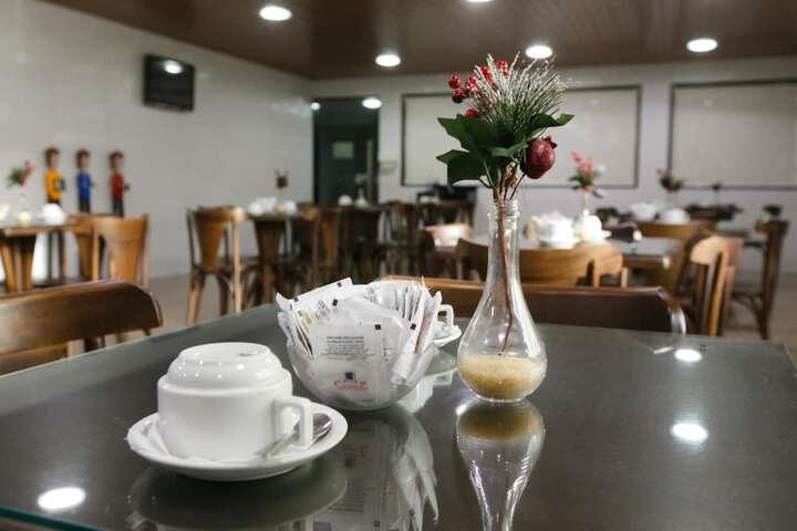 Dining 42 of 52