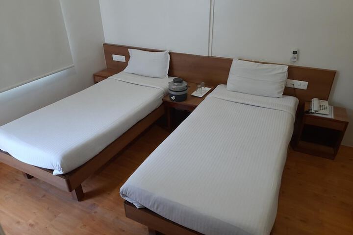 Room 10 of 48