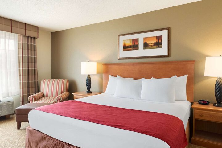2 Queen Beds (2 of 6)