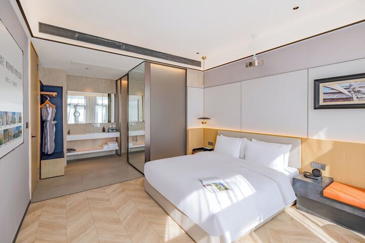 Room 15 of 40