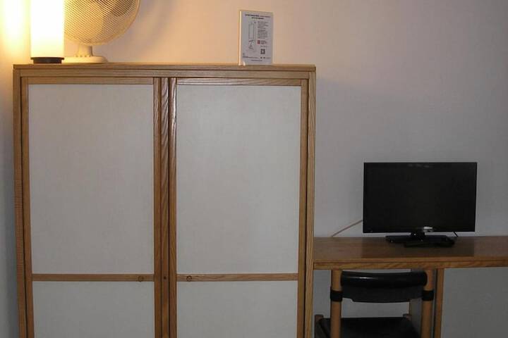 Room 9 of 35