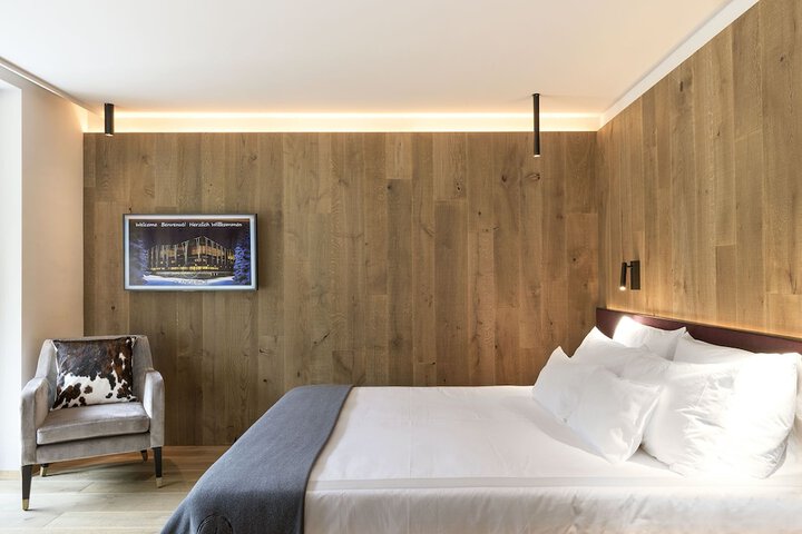 Room 33 of 105