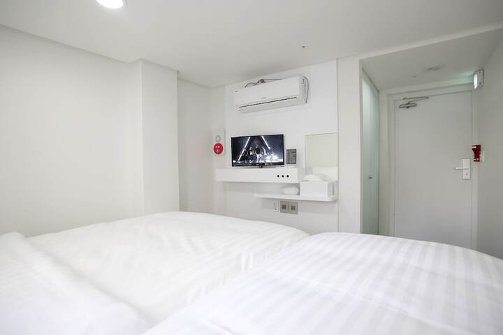 Room 18 of 44