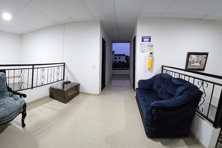 Room 11 of 11