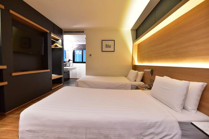Room 27 of 78