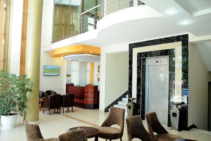 Entrance & Lobby