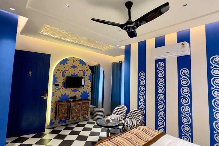 Room 15 of 66
