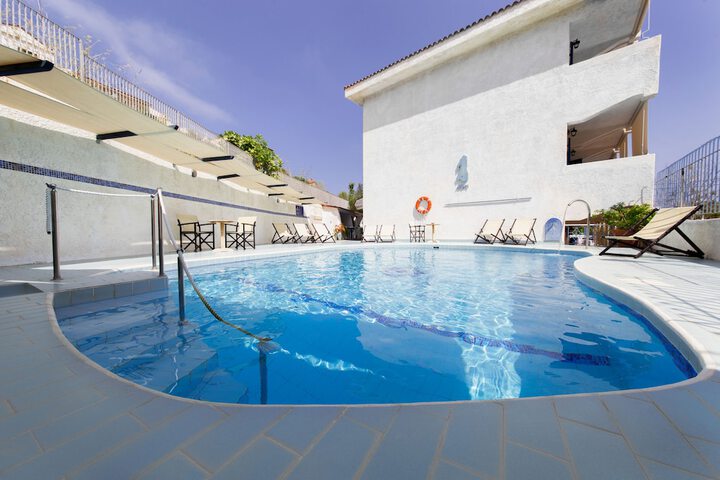 Pool 39 of 64
