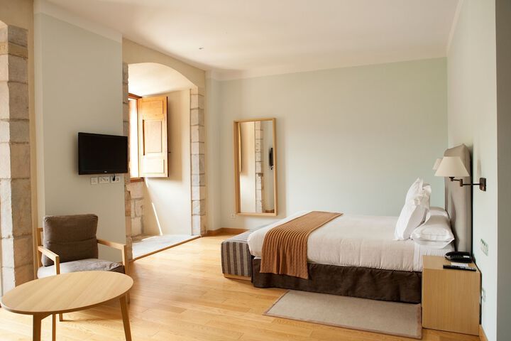 Room 10 of 42