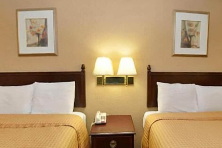 Room 12 of 37