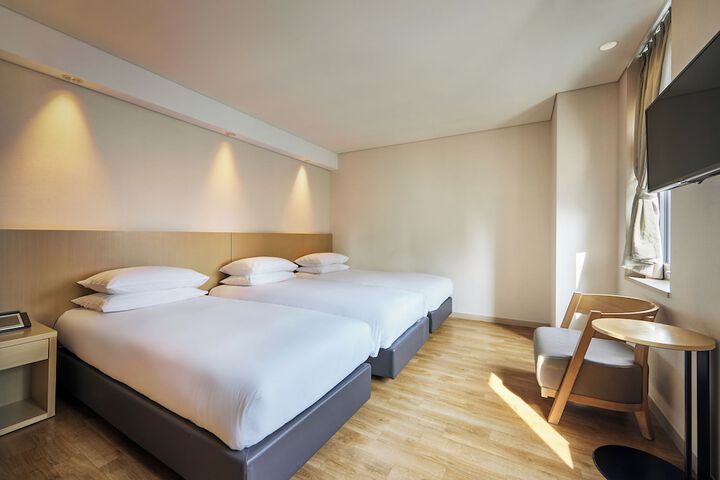 Room 15 of 39